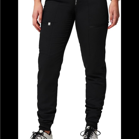 Fabletics Black Scrub Set - Picture 12 of 12